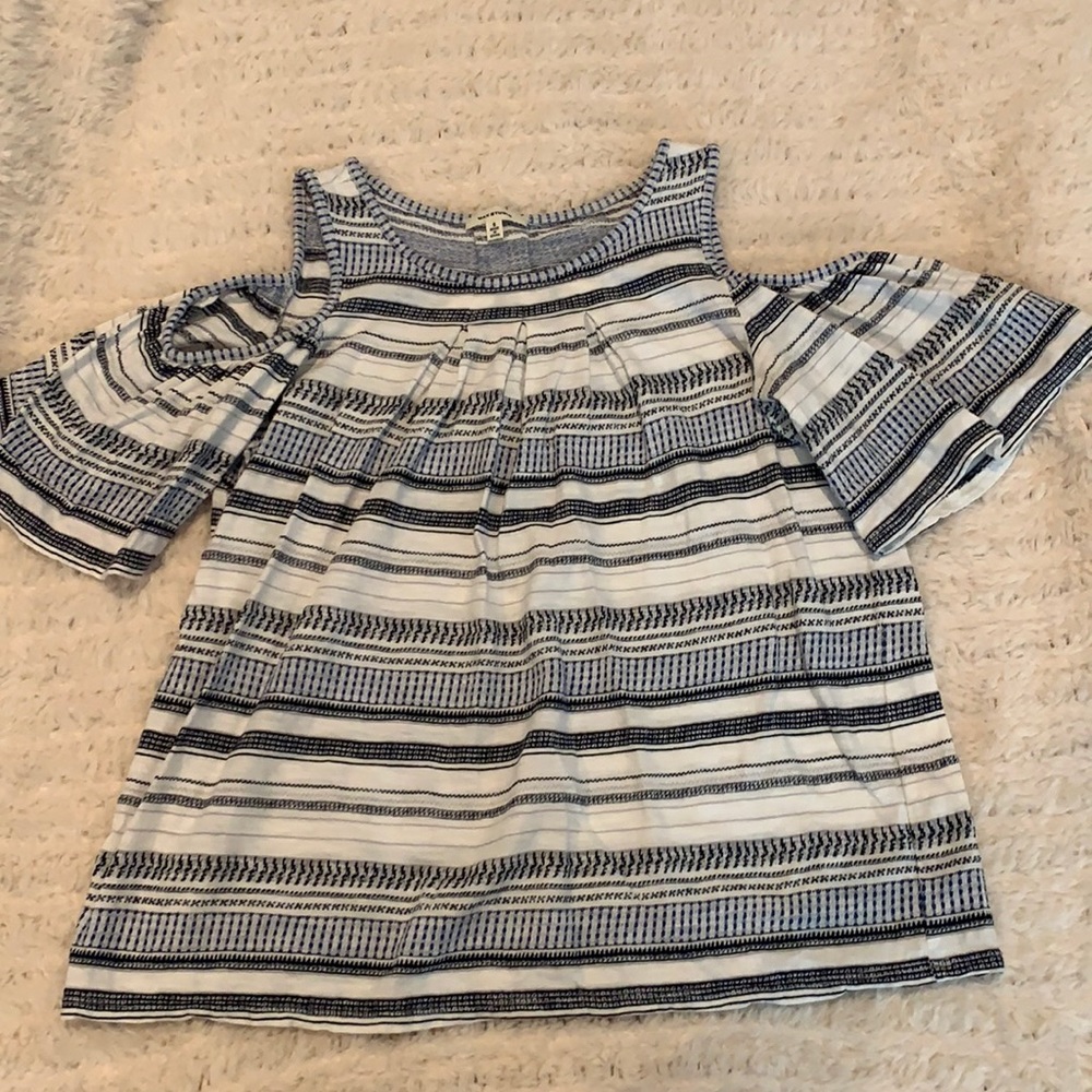 EUC cold shoulder Max Studio top